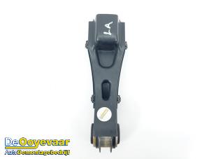 Gebruikte Draagarm links-achter Mercedes CLA Shooting Brake (118.6) 1.3 CLA-180 Turbo 16V Prijs € 9,99 Margeregeling aangeboden door Autodemontagebedrijf De Ooyevaar