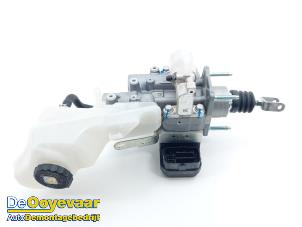 Używane Glówny cylinder hamulcowy Lexus UX 250h 2.0 16V Cena € 199,99 Procedura marży oferowane przez Autodemontagebedrijf De Ooyevaar