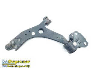 Begagnade Främre gaffelben, vänster Ford Focus 3 Wagon 1.0 Ti-VCT EcoBoost 12V 125 Pris € 29,99 Marginaltabell erbjuds av Autodemontagebedrijf De Ooyevaar