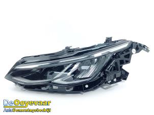Gebruikte Koplamp links Volkswagen Golf VIII Variant (GC5) 1.5 eTSI 16V Prijs € 599,99 Margeregeling aangeboden door Autodemontagebedrijf De Ooyevaar