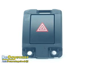 Gebruikte Gevarenlicht Schakelaar Kia Niro I (DE) E-Niro 64 kWh Prijs € 15,00 Margeregeling aangeboden door Autodemontagebedrijf De Ooyevaar