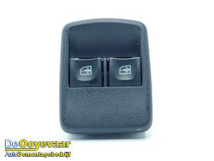 Begagnade Brytare, eldrivna fönster Dacia Lodgy (JS) 1.2 TCE 16V Pris € 19,99 Marginaltabell erbjuds av Autodemontagebedrijf De Ooyevaar