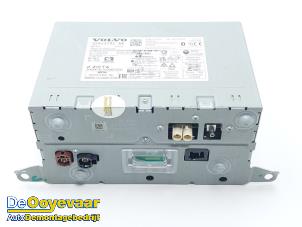 Używane Jednostka multimedialna Volvo XC40 (XZ) Single Motor Extended Range 82 kWh Cena € 499,99 Procedura marży oferowane przez Autodemontagebedrijf De Ooyevaar