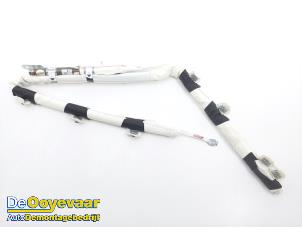 Gebruikte Airbag hemel rechts Peugeot 208 II (UB/UH/UP) 1.2 Vti 12V PureTech 75 Prijs € 59,99 Margeregeling aangeboden door Autodemontagebedrijf De Ooyevaar