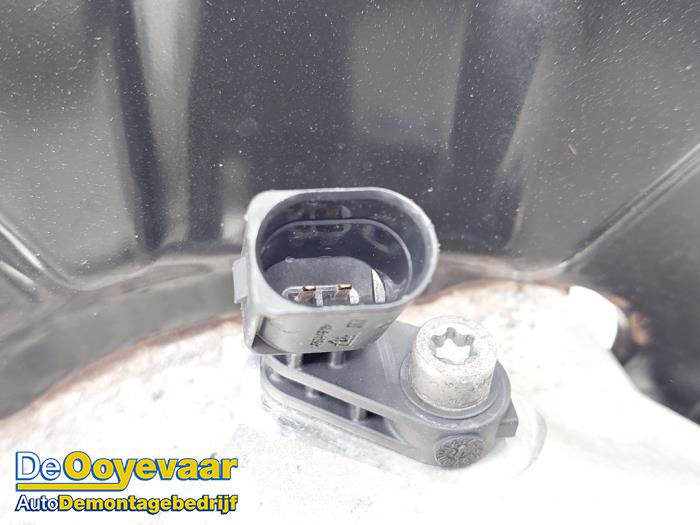 Spindel, höger bak från en Audi RS Q3 (F3B) 2.5 TFSI 20V Quattro 2021