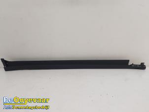 Begagnade Sidokjol, höger BMW X3 (G01) xDrive 20i 2.0 TwinPower Turbo 16V Pris € 59,99 Marginaltabell erbjuds av Autodemontagebedrijf De Ooyevaar