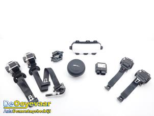 Begagnade Airbagset + modul Jaguar F-Pace 2.0 D 180 16V AWD Pris € 799,99 Marginaltabell erbjuds av Autodemontagebedrijf De Ooyevaar