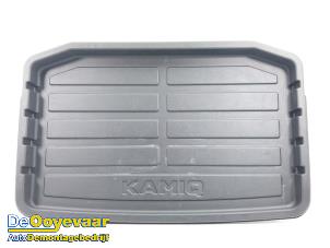 Begagnade Bagagematta Skoda Kamiq 1.0 TSI 12V Pris € 49,99 Marginaltabell erbjuds av Autodemontagebedrijf De Ooyevaar