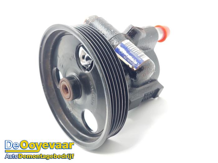 Servostyrningspump från en Dacia Duster (HS) 1.6 16V 2010