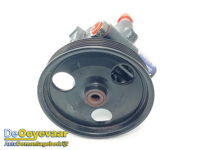 Servostyrningspump från en Dacia Duster (HS) 1.6 16V 2010