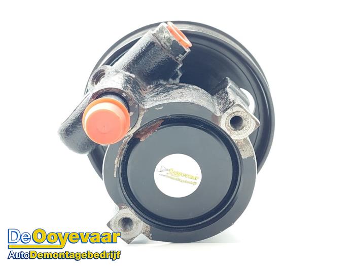 Servostyrningspump från en Dacia Duster (HS) 1.6 16V 2010
