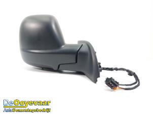 Używane Lusterko zewnetrzne prawe Peugeot Partner (EA//EF/EN/EU) 1.5 BlueHDi 75 Cena € 139,99 Procedura marży oferowane przez Autodemontagebedrijf De Ooyevaar