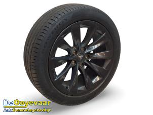 Begagnade Hjul + däck Tesla Model S 75D Pris € 179,99 Marginaltabell erbjuds av Autodemontagebedrijf De Ooyevaar