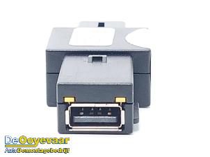 Begagnade AUX/USB-anslutning Volkswagen Tiguan (AD1) 1.5 TSI 16V Evo BlueMotion Technology Pris € 9,99 Marginaltabell erbjuds av Autodemontagebedrijf De Ooyevaar