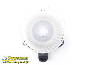 Gebruikte Chaufage Ventilatiemotor Toyota Corolla Touring Sport (E21/EH1) 1.8 16V Hybrid Prijs € 75,00 Margeregeling aangeboden door Autodemontagebedrijf De Ooyevaar