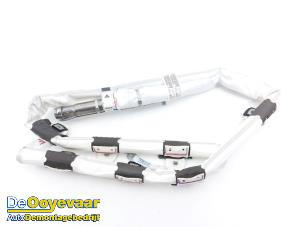 Używane Kurtyna lewa Peugeot 408 1.6 16V HYbrid 225 Cena € 199,99 Procedura marży oferowane przez Autodemontagebedrijf De Ooyevaar