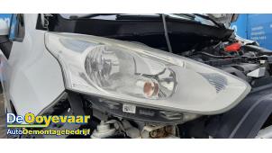 Używane Reflektor prawy Ford B-Max (JK8) 1.4 16V Cena € 199,99 Procedura marży oferowane przez Autodemontagebedrijf De Ooyevaar