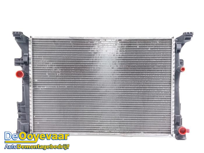 Kylare från en Mercedes-Benz A (W176) 2.2 A-200 CDI, A-200d 16V 2016