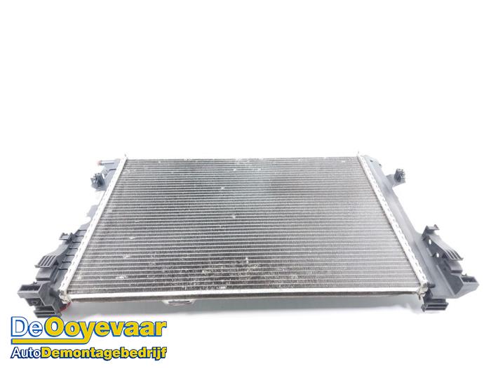 Kylare från en Mercedes-Benz A (W176) 2.2 A-200 CDI, A-200d 16V 2016