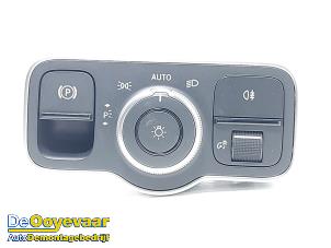 Begagnade Ljusbrytare Mercedes B (W247) 2.0 B-200d Pris € 9,99 Marginaltabell erbjuds av Autodemontagebedrijf De Ooyevaar