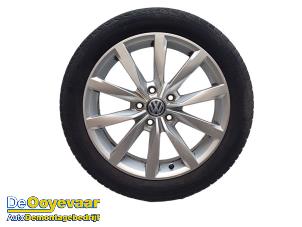 Begagnade Hjul + däck Volkswagen Golf VII (AUA) 2.0 TDI 16V Pris € 75,00 Marginaltabell erbjuds av Autodemontagebedrijf De Ooyevaar