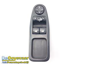 Używane Przelacznik elektrycznej szyby Peugeot Expert (G9) 2.0 HDiF 16V 130 Cena € 49,99 Procedura marży oferowane przez Autodemontagebedrijf De Ooyevaar