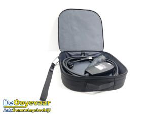 Begagnade Hybridladdkabel Mercedes C (W206) C-300 e 2.0 Turbo Pris € 199,99 Marginaltabell erbjuds av Autodemontagebedrijf De Ooyevaar