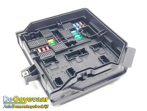 Begagnade Säkringsbox Renault Megane IV Estate (RFBK) 1.3 TCE 140 16V Pris € 89,99 Marginaltabell erbjuds av Autodemontagebedrijf De Ooyevaar