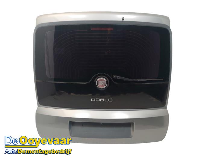 Baklucka från en Fiat Doblo (263) 2.0 D Multijet 2010