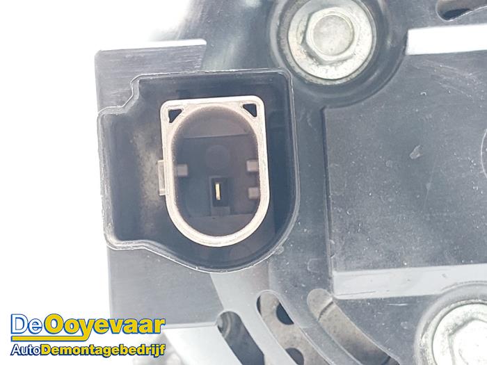 Dynamo från en Ford Focus 4 Wagon 1.0 Ti-VCT EcoBoost 12V 100 2020