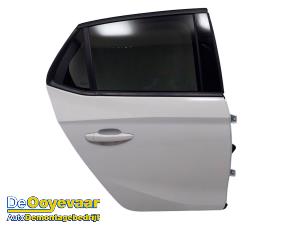 Begagnade Bakdörr, 4-dörrars, höger Opel Corsa F (UB/UH/UP) Electric Long Range 51kWh Pris € 399,99 Marginaltabell erbjuds av Autodemontagebedrijf De Ooyevaar