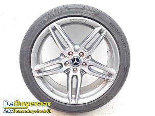 Używane Obrecz + Opona Mercedes E (W213) E-200d 2.0 Turbo 16V Cena € 175,00 Procedura marży oferowane przez Autodemontagebedrijf De Ooyevaar