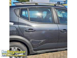 Gebruikte Portier 4Deurs rechts-achter Dacia Sandero III 1.0 TCe 100 12V ECO-G Prijs € 499,99 Margeregeling aangeboden door Autodemontagebedrijf De Ooyevaar
