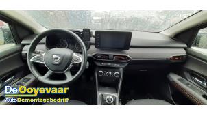 Gebruikte Airbag set + dashboard Dacia Sandero III 1.0 TCe 100 12V ECO-G Prijs € 2.499,99 Margeregeling aangeboden door Autodemontagebedrijf De Ooyevaar