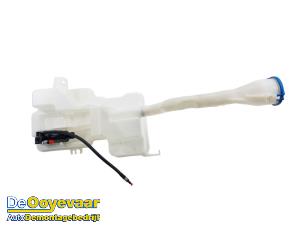 Begagnade Spolartank, vindruta Volvo XC40 (XZ) 2.0 D3 16V Pris € 69,99 Marginaltabell erbjuds av Autodemontagebedrijf De Ooyevaar