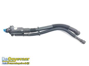 Gebruikte Vulpijp ad-blue tank Iveco New Daily VI 33S14, 35C14, 35S14 Prijs € 29,99 Margeregeling aangeboden door Autodemontagebedrijf De Ooyevaar