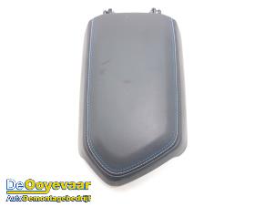 Begagnade Armstöd Lynk &amp; Co 01 1.5 PHEV Pris € 59,99 Marginaltabell erbjuds av Autodemontagebedrijf De Ooyevaar