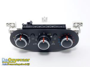 Gebruikte Kachel Bedieningspaneel Renault Twingo III (AH) 1.0 SCe 70 12V Prijs € 19,99 Margeregeling aangeboden door Autodemontagebedrijf De Ooyevaar