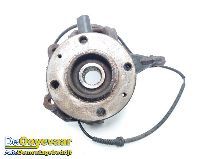 Spindel, vänster fram från en Peugeot 2008 (CU) 1.2 12V e-THP PureTech 110 2018