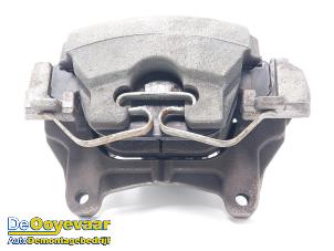 Gebruikte Remklauw (Tang) links-voor Volvo XC90 II 2.0 T8 16V Twin Engine AWD Prijs € 39,99 Margeregeling aangeboden door Autodemontagebedrijf De Ooyevaar