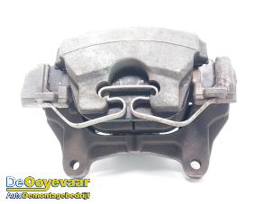 Gebruikte Remklauw (Tang) rechts-voor Volvo XC90 II 2.0 T8 16V Twin Engine AWD Prijs € 39,99 Margeregeling aangeboden door Autodemontagebedrijf De Ooyevaar