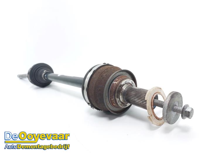 Steekas rechts-achter van een Volvo XC90 II 2.0 T8 16V Twin Engine AWD 2015