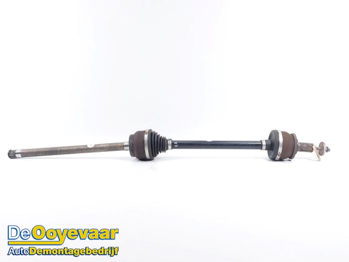 Steekas rechts-achter van een Volvo XC90 II 2.0 T8 16V Twin Engine AWD 2015