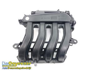 Gebruikte Inlaatspruitstuk Dacia Duster (HS) 1.6 16V Prijs € 25,00 Margeregeling aangeboden door Autodemontagebedrijf De Ooyevaar