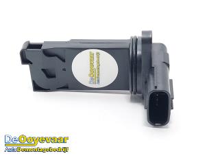 Gebruikte Luchtmassameter Mitsubishi Space Star (A0) 1.2 12V Prijs € 15,00 Margeregeling aangeboden door Autodemontagebedrijf De Ooyevaar