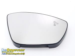 Gebruikte Spiegelglas rechts Opel Corsa F (UB/UH/UP) Electric Long Range 51kWh Prijs € 49,99 Margeregeling aangeboden door Autodemontagebedrijf De Ooyevaar