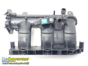 Gebruikte Inlaatspruitstuk Renault Clio IV Estate/Grandtour (7R) 0.9 Energy TCE 12V Prijs € 39,99 Margeregeling aangeboden door Autodemontagebedrijf De Ooyevaar