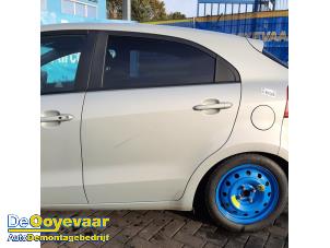 Begagnade Bakdörr, 4-dörrars, vänster Kia Rio III (UB) 1.2 CVVT 16V Pris € 99,99 Marginaltabell erbjuds av Autodemontagebedrijf De Ooyevaar