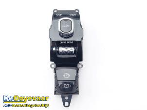 Gebruikte Schakelaar handrem Volvo XC90 II 2.0 T8 16V Twin Engine AWD Prijs € 49,99 Margeregeling aangeboden door Autodemontagebedrijf De Ooyevaar