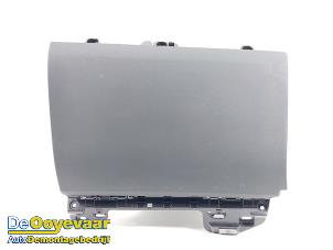 Begagnade Handskfack Volvo XC90 II 2.0 T8 16V Twin Engine AWD Pris € 49,99 Marginaltabell erbjuds av Autodemontagebedrijf De Ooyevaar